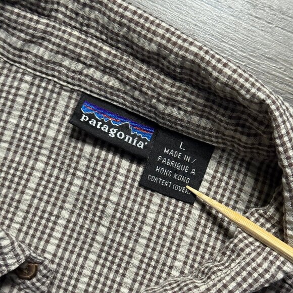 *Vintage Patagonia Men's Seersucker Short Sleeve Shirt - Brown/Grey - Picture 3 of 9